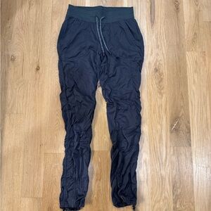 Women’s North Face Joggers